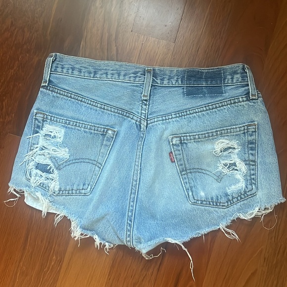 Levi’s high waist ripped / pattern shorts - Picture 2 of 5